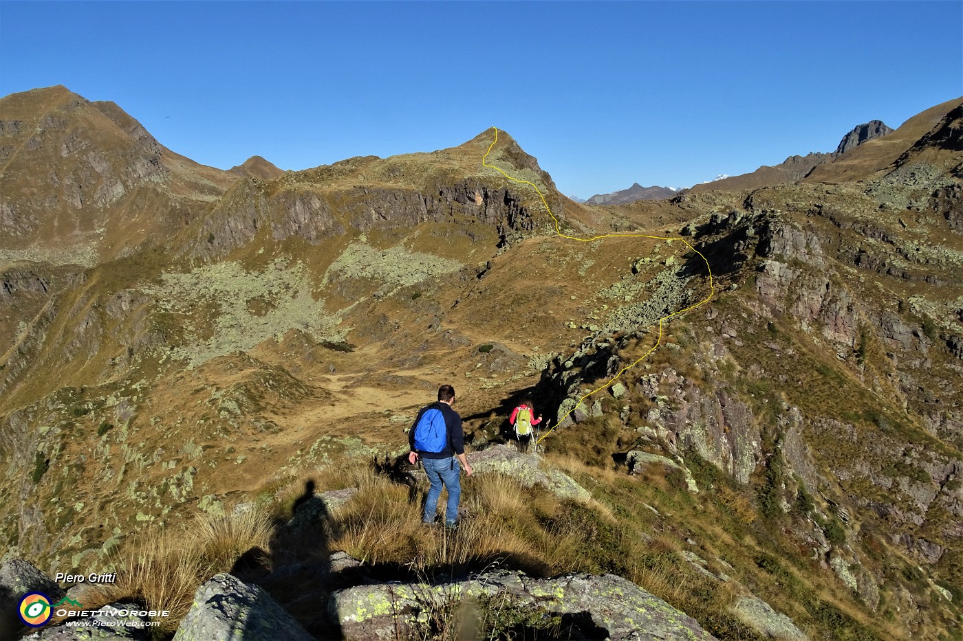 32 Scendiamo dal Monte delle galline, rientriamo sul sentiero per la Cima di Mezzeno.JPG -                                